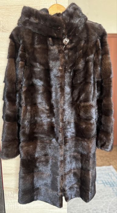 Норковая шуба не крашенная в коричневом цвете