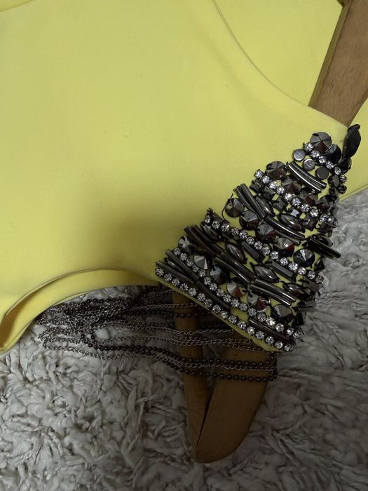 Жълта рокля- с размер