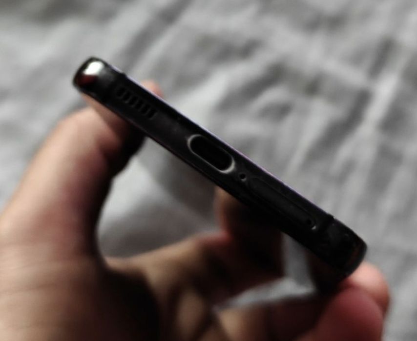 Vând sau Schimb Samsung Galaxy S22 5G Fisurat