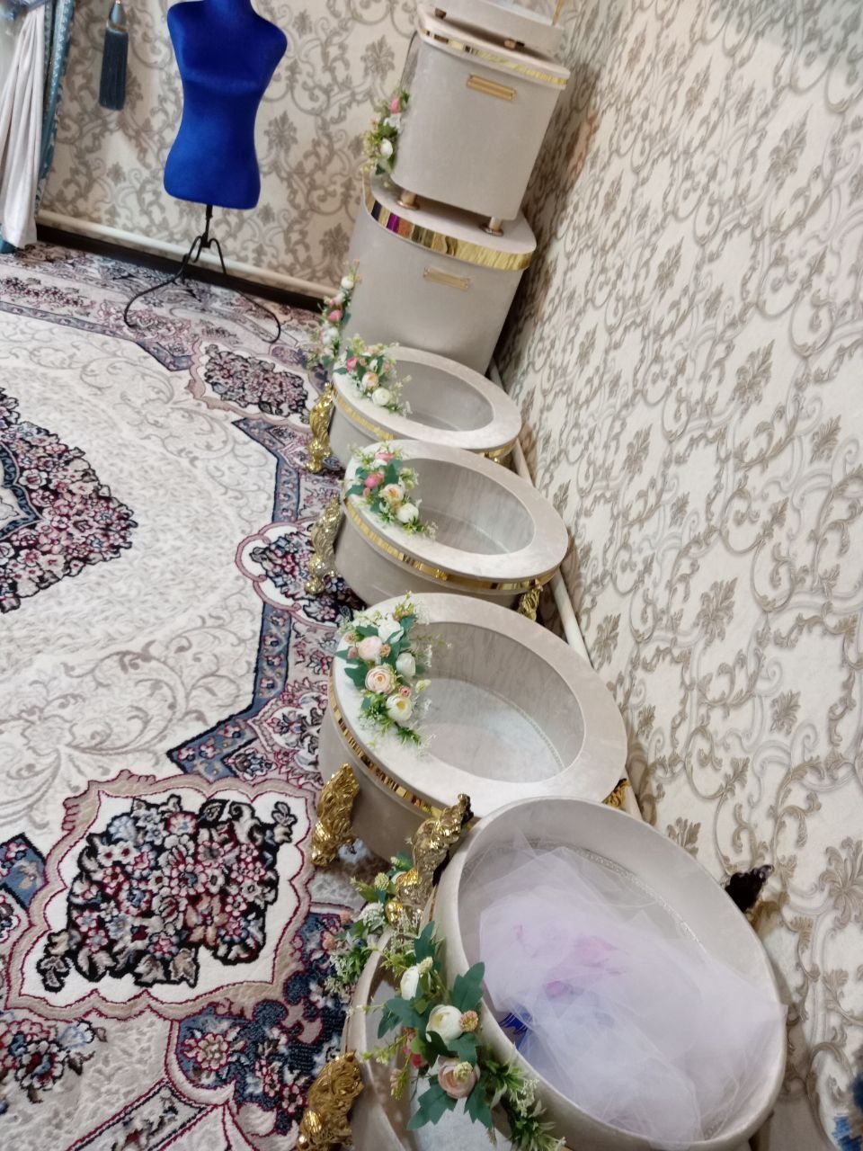 Ijaraga sarpo sandiqlar to'plami.