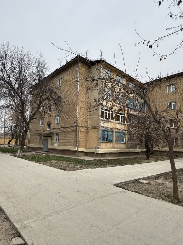 Прадаётся 1х 44м² Октяабирь базар кирпичный дом можно через банк