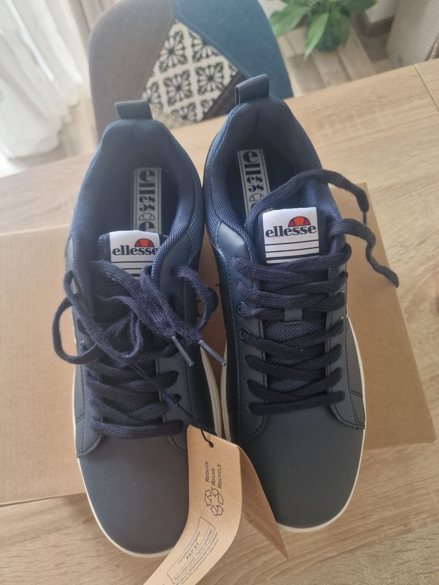 Adidasi ellesse mărimea 42