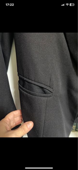 Sacou negru oversize , nepurtat , vine foarte bine, este versatil