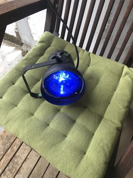 Distractie pe cinste in bar terasa restaurant