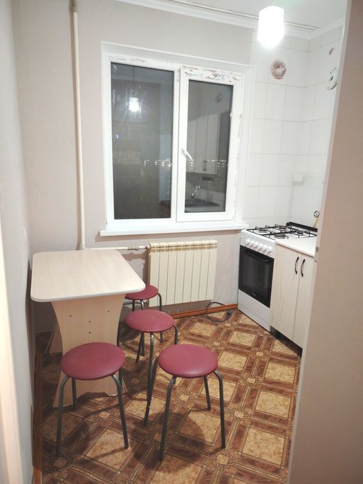 Сдам  двухкомнатную квартиру в центре города, напротив Акимата