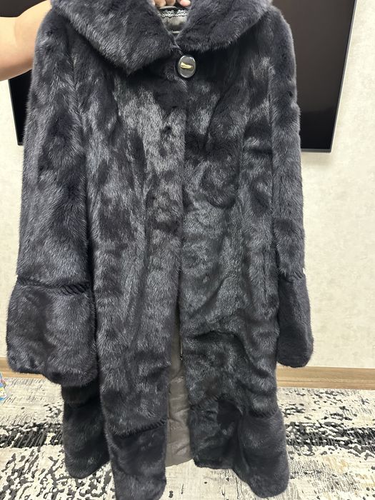 Продам шубу норковую практическая новую с шапкой