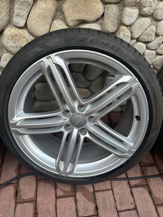 Оригинални джанти Audi с гуми Pirelli PZero