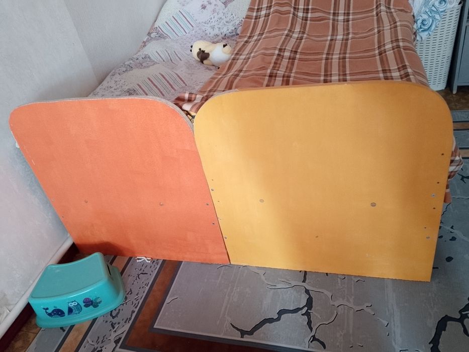 Срочно продам кровати детские с матрасом