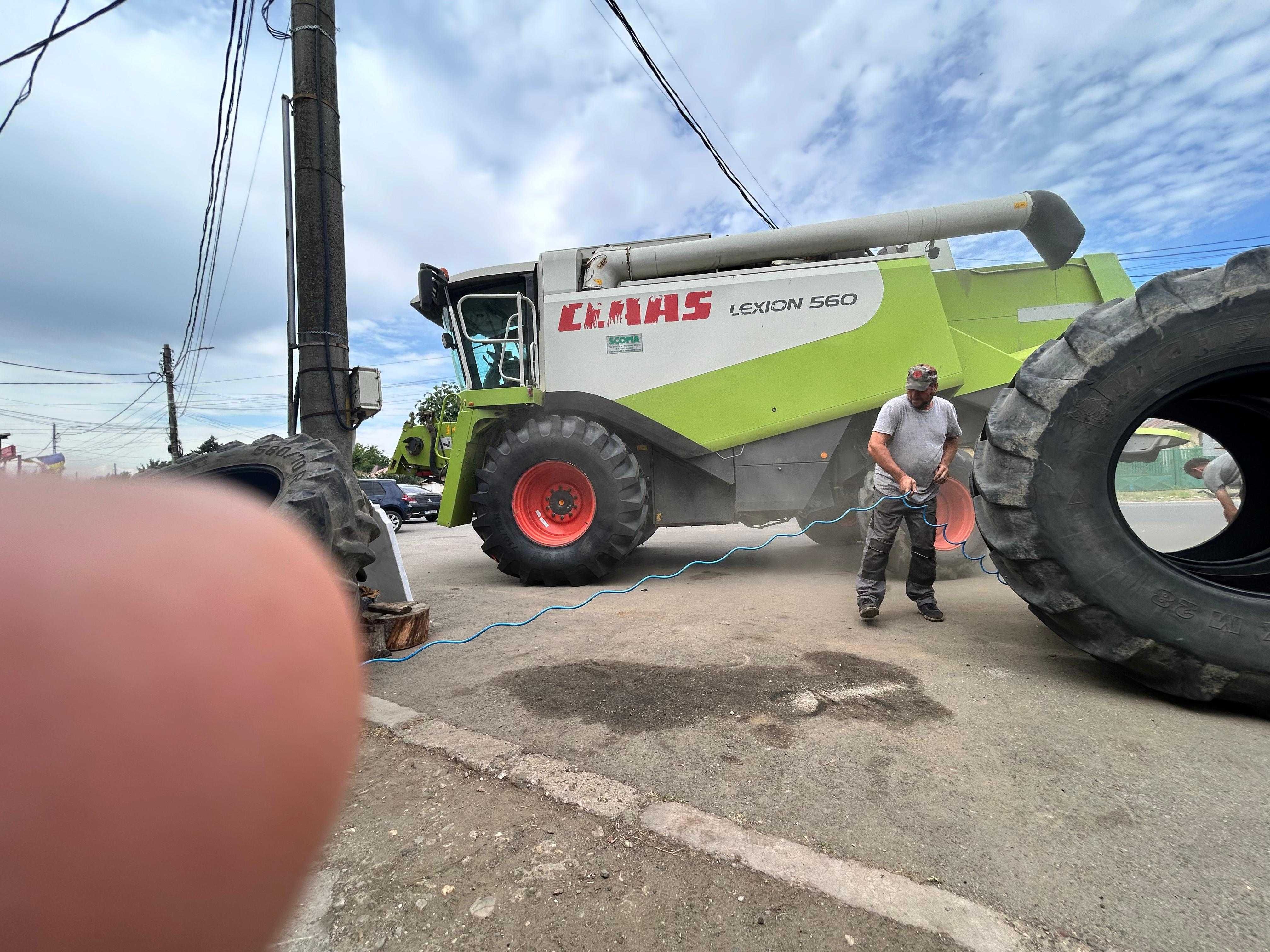 Vand / Prestari servicii cu Combina Claas Lexion 560 Tractiune 4x4