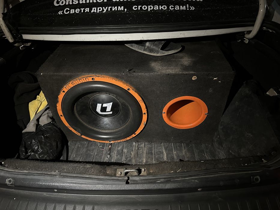 Сабвуфер в отличном состояние