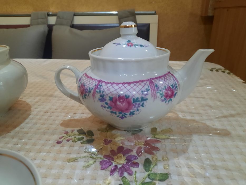 Абсолютно новый, редкий чайный сервиз на 6 персон, из 14 предметов, (к