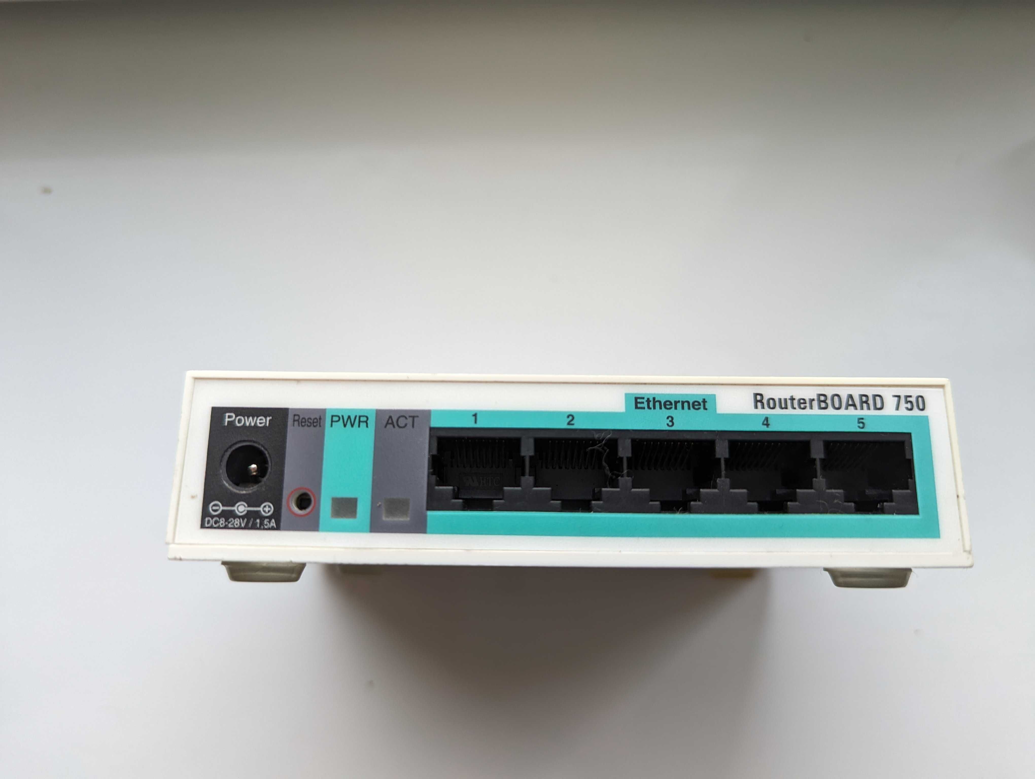 Routere Mikrotik Routerboard 750 R2 HEX Lite si 750 normal