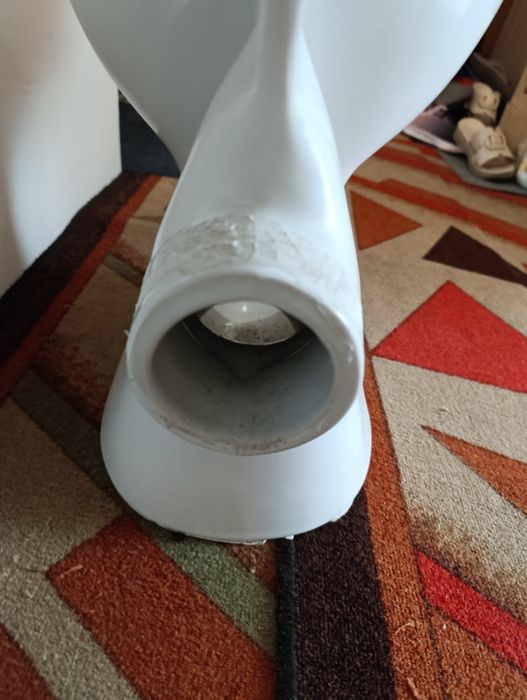 Продавам тоалетна моноблок