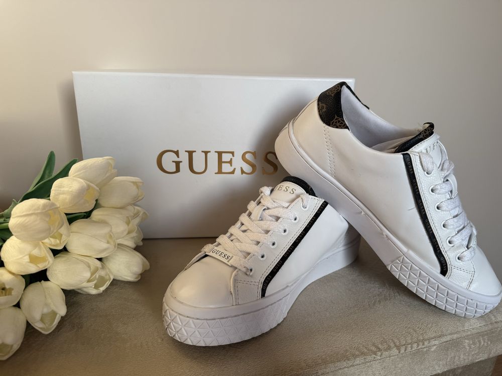 Бели обувки Guess, р-р 39