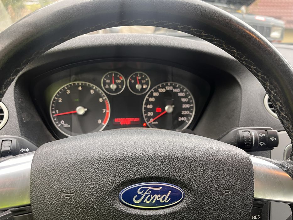 Vînd ford focus