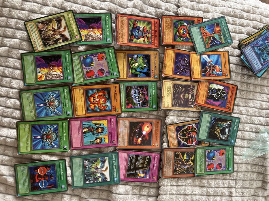 Cărți Yu-Gi-Oh in stare foarte bună
