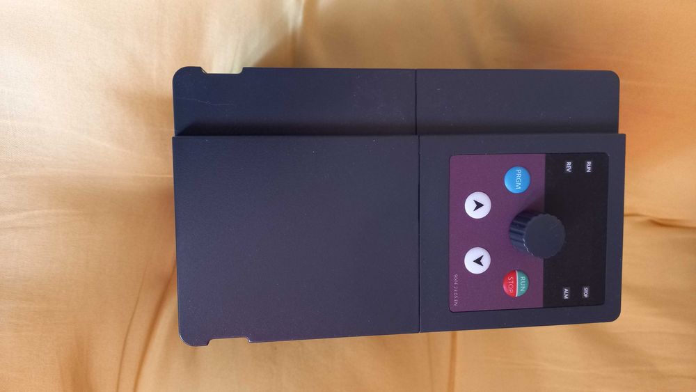 Честоен инвертор  0,75/1,5КW, захранване 1х 230В, изход трифазен 220В