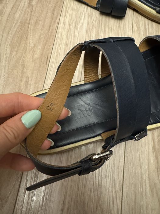 Sandale Moschino 43 si Valentino 44