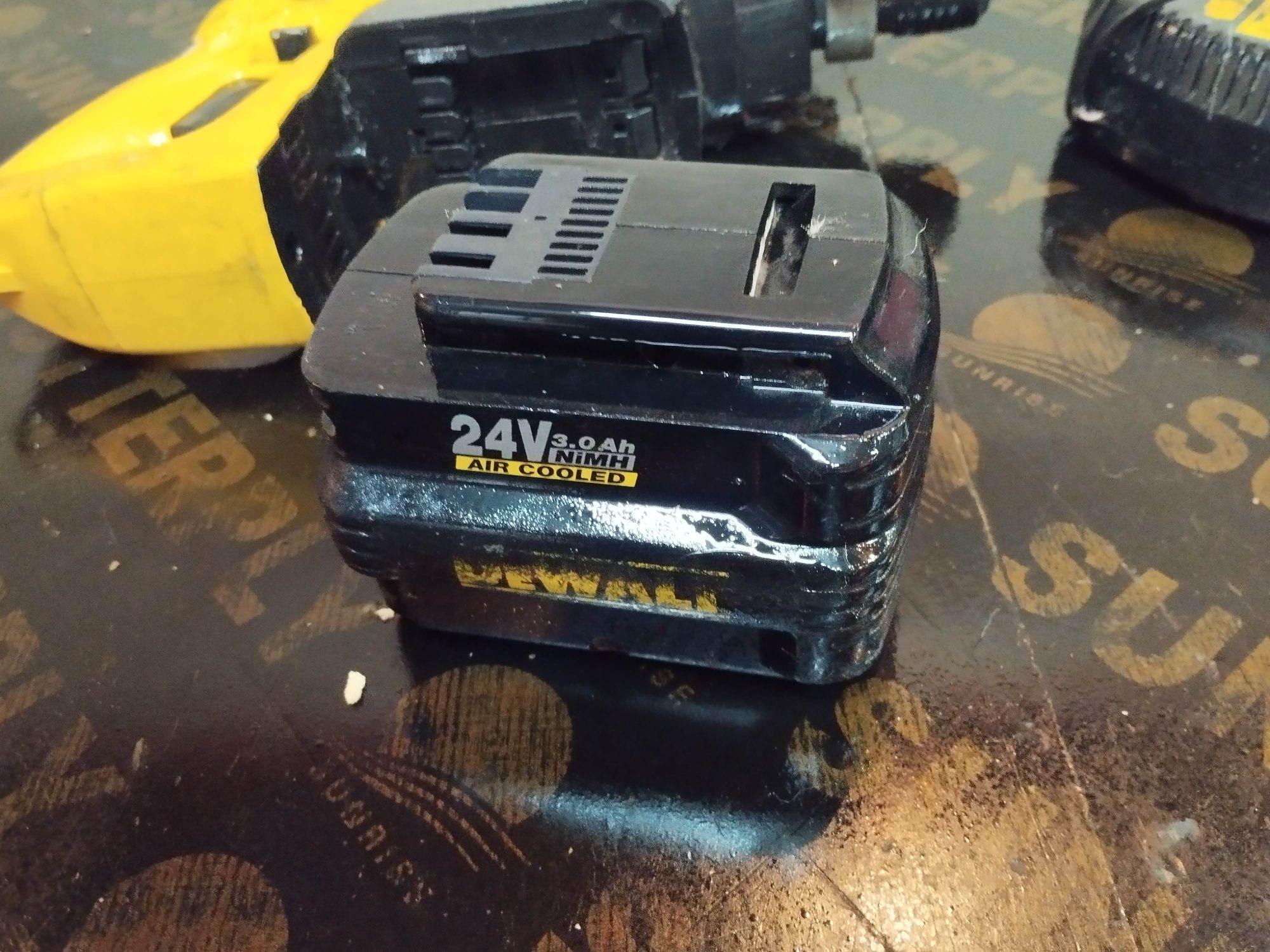 DeWalt перфоратор 24 волта