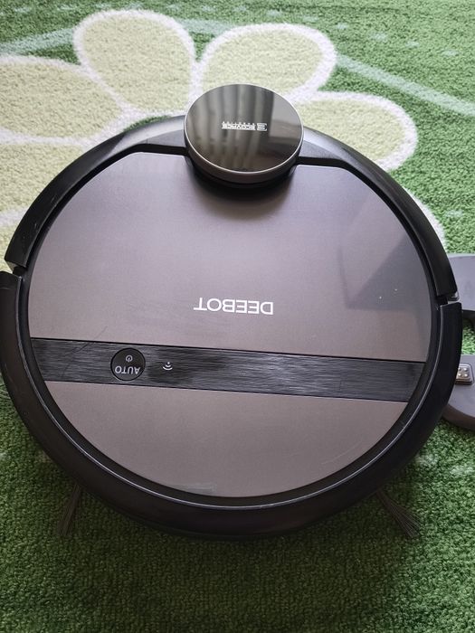 Робот прахосмукачка Ecovacs Deebot 900