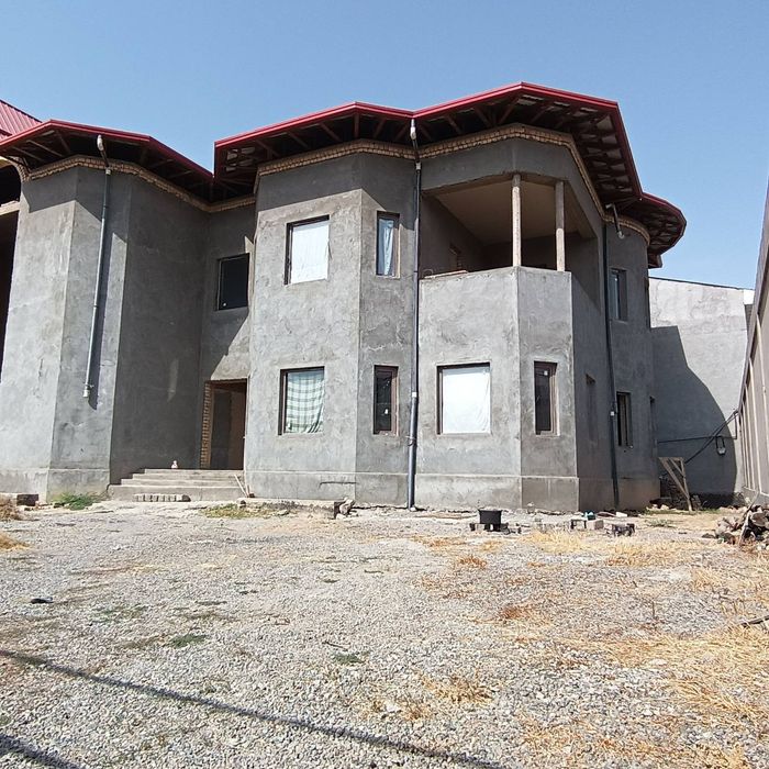 Хасанбой. 12-соток. 16-ком. 3-этажный. Фасад 40/30. Можно в рассрочку.