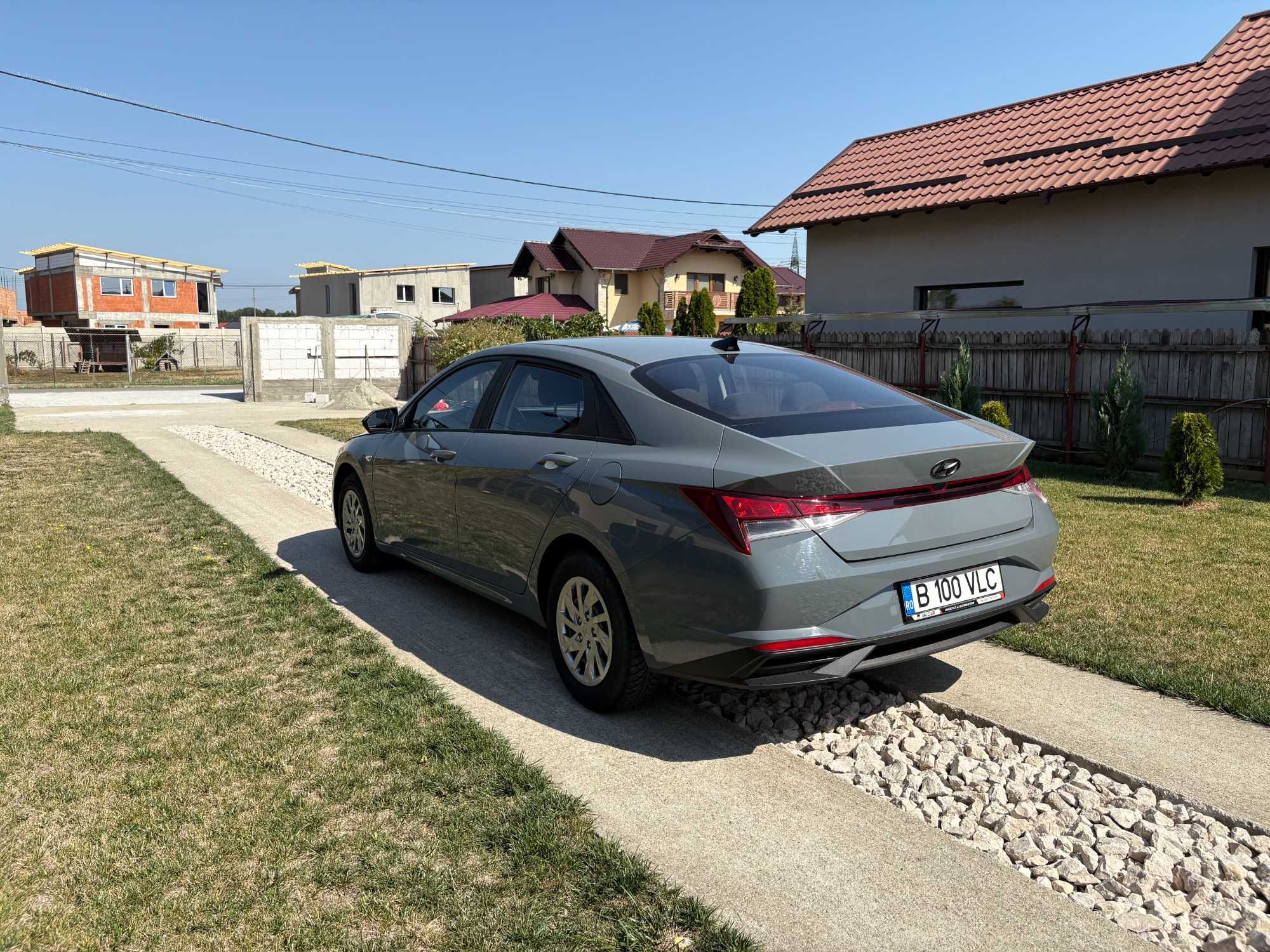 Hyundai Elantra  2021