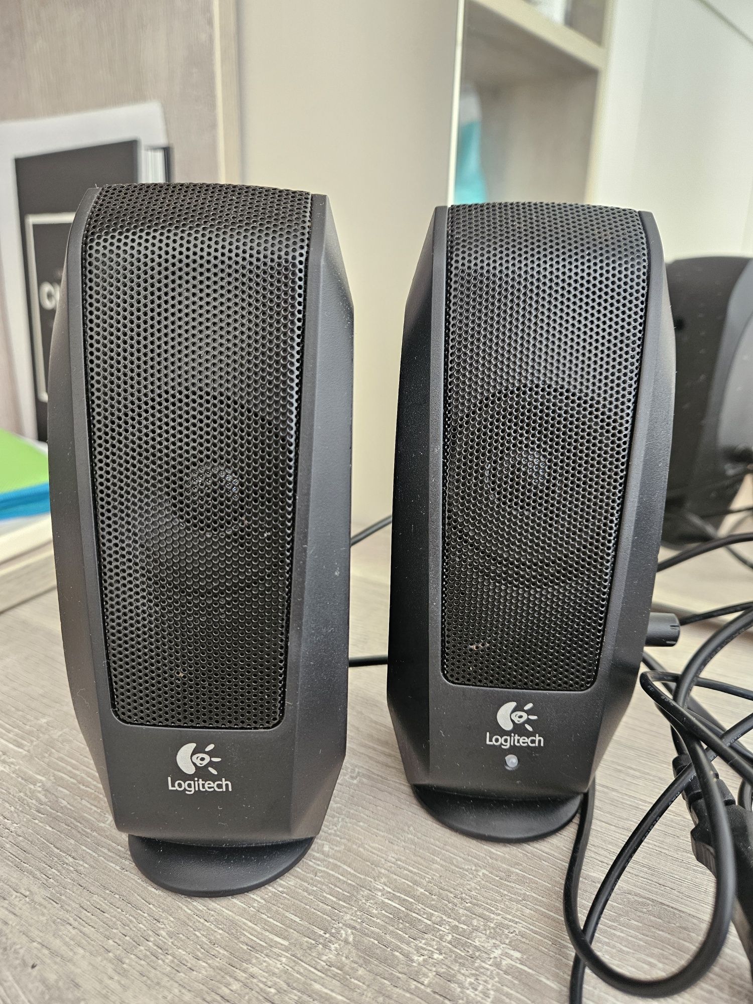 Тон колонки Logitech S120