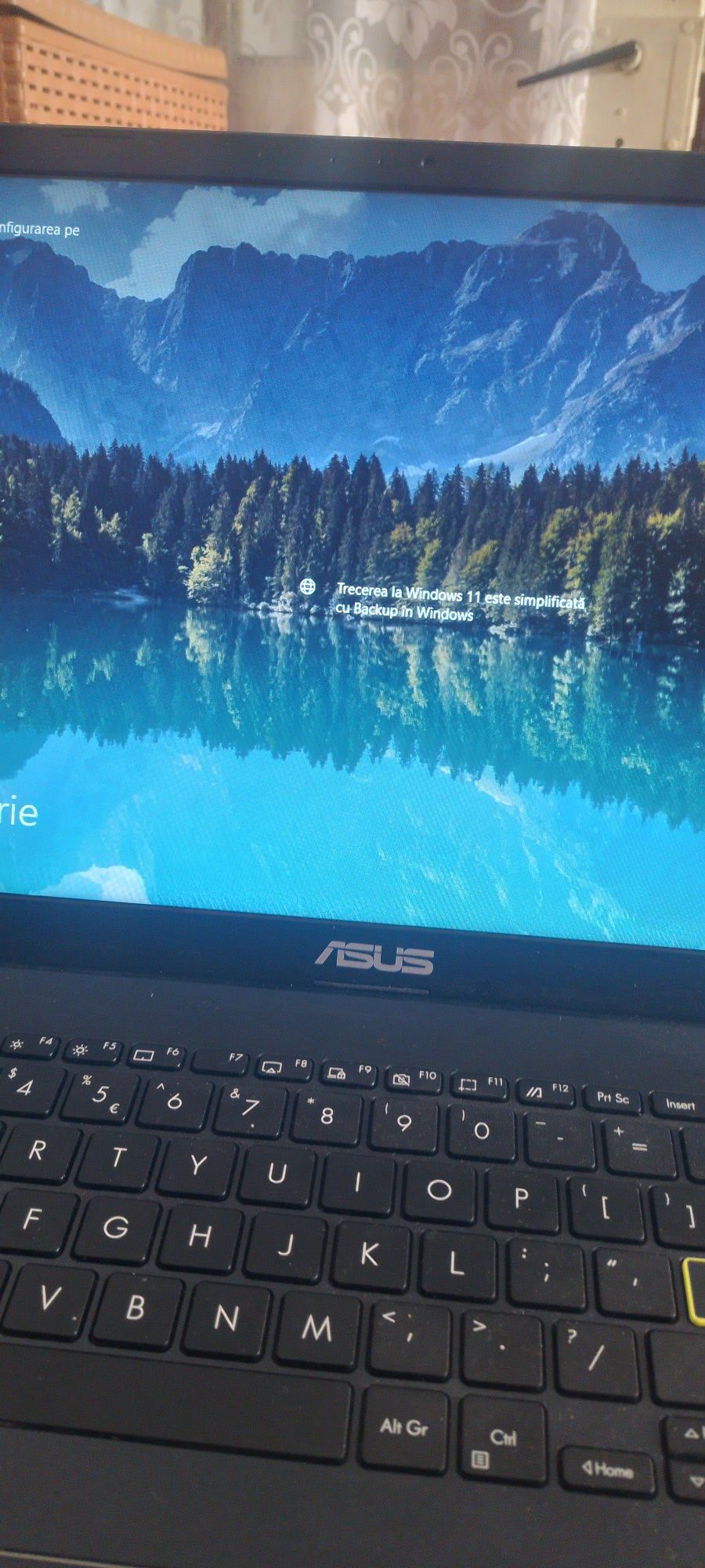 Vând laptop Asus E510
