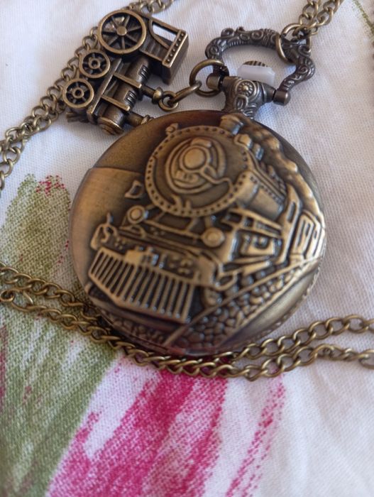Ceas de buzunar vintage cu lanț – model locomotivă