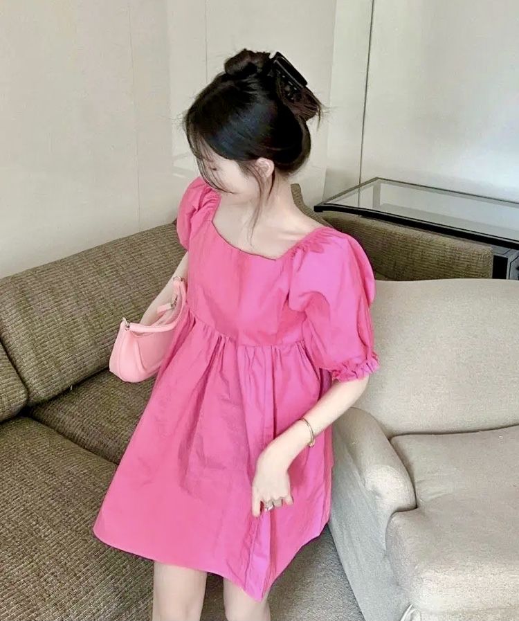 Летнее розовое платье.