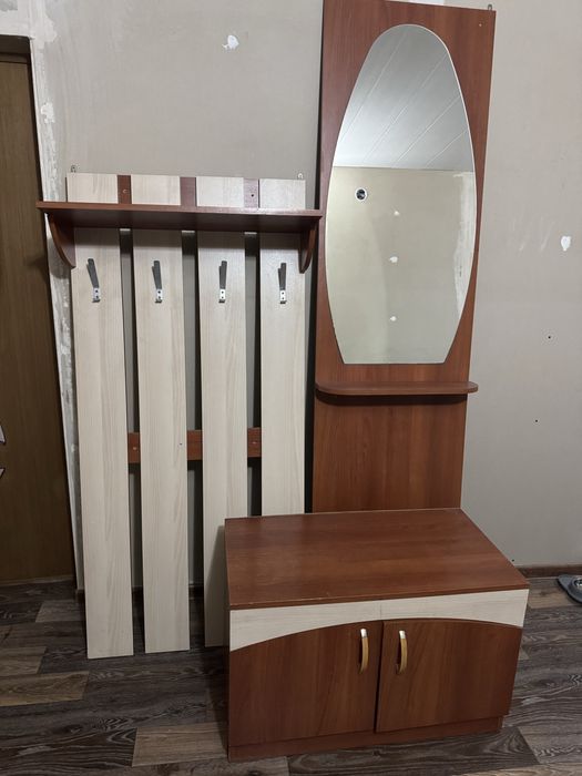 Прихожая продам