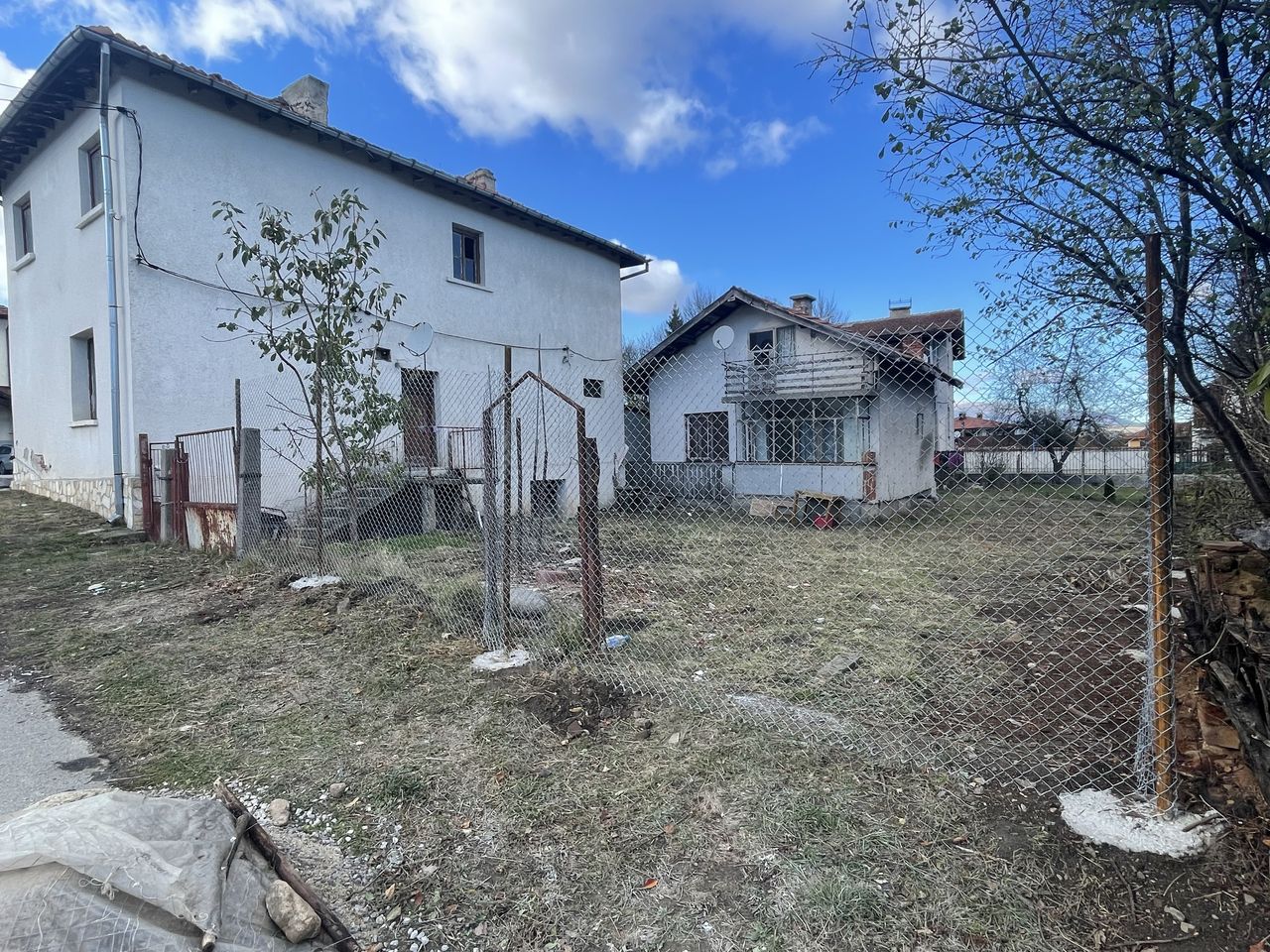Продава се Къща в София, Младост 1 - 300 кв.м за 350 €/кв.м - Снимка #2