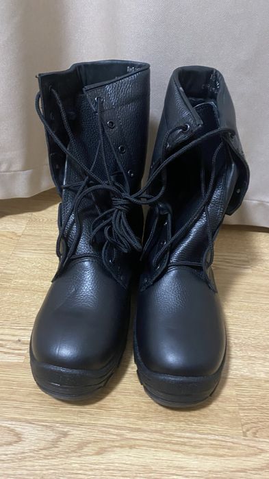 Продам берцы натуральная кожа, натуральный мех размер 44 новый