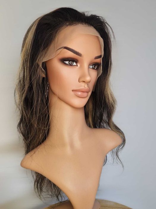 60 см естествена чуплива тъмно кафява перука с руси кичури с дантела