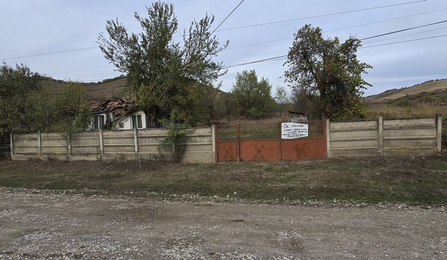 Casa cu teren intravilan 1400 mp