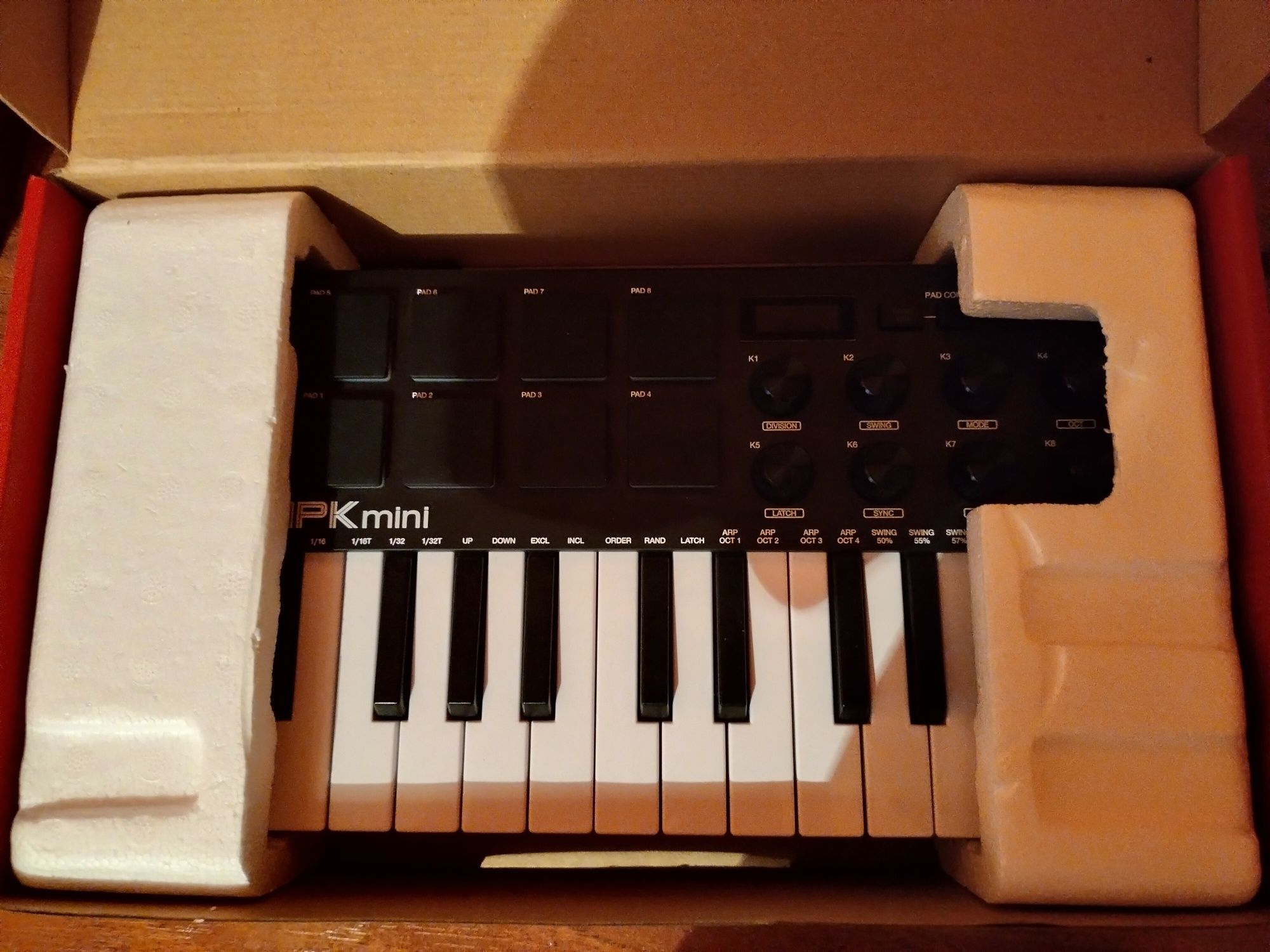 Миди клавиатура Akai MPC mini муз инструмент