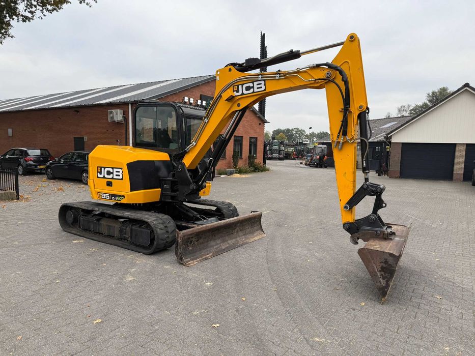 Excavator JCB 85Z 1