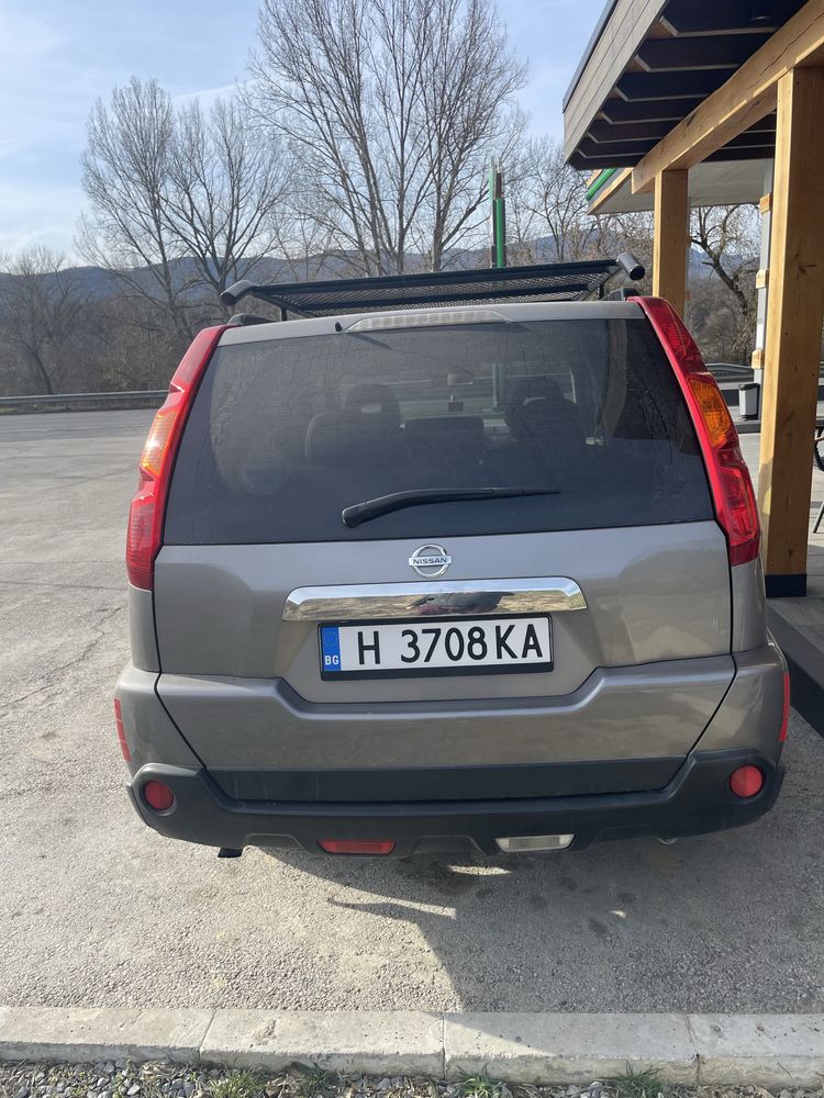 Продавам автомобил Nisaan X-Trail