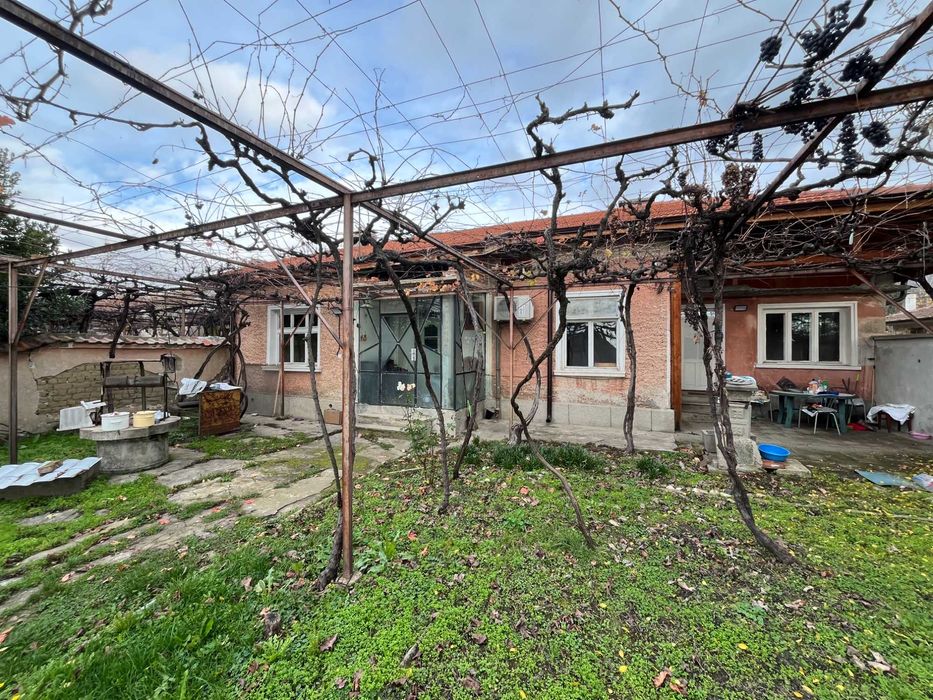 Отдава под наем къща в гр. Крън