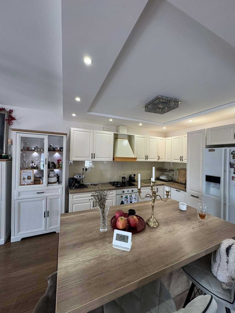 Продава се Тристаен апартамент в Казанлък - 133 кв.м за 1342 €/кв.м - Снимка #4