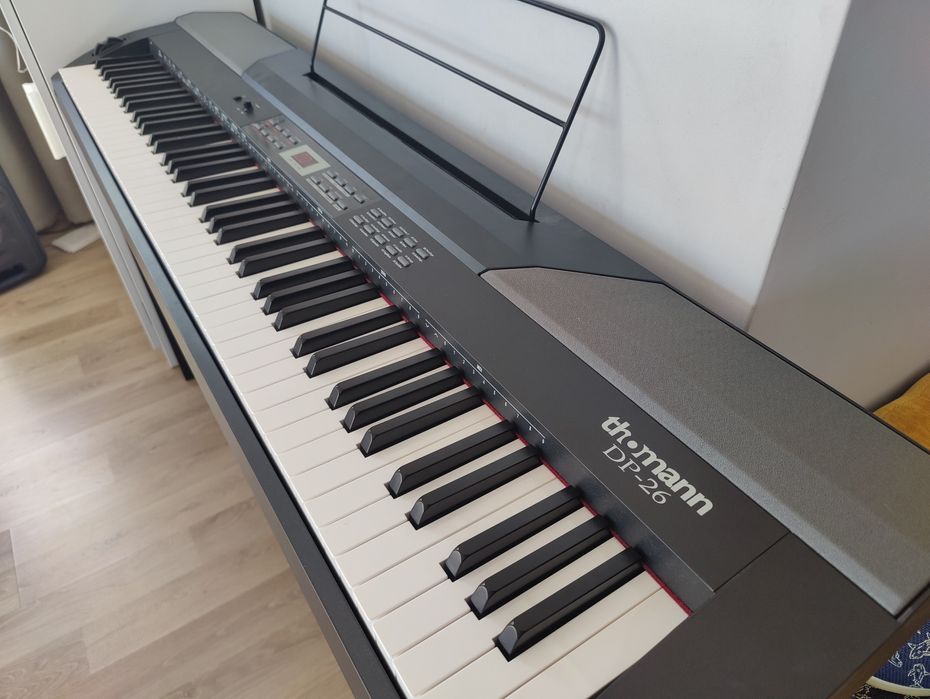 Vând pianina electrică