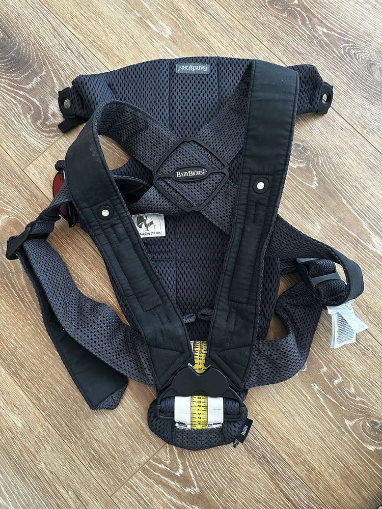 Marsupiu anatomic pentru nou-nascuti BABYBJORN
