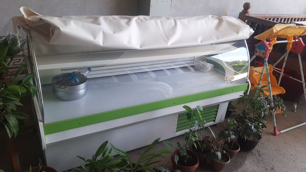 Ветрина холодильник