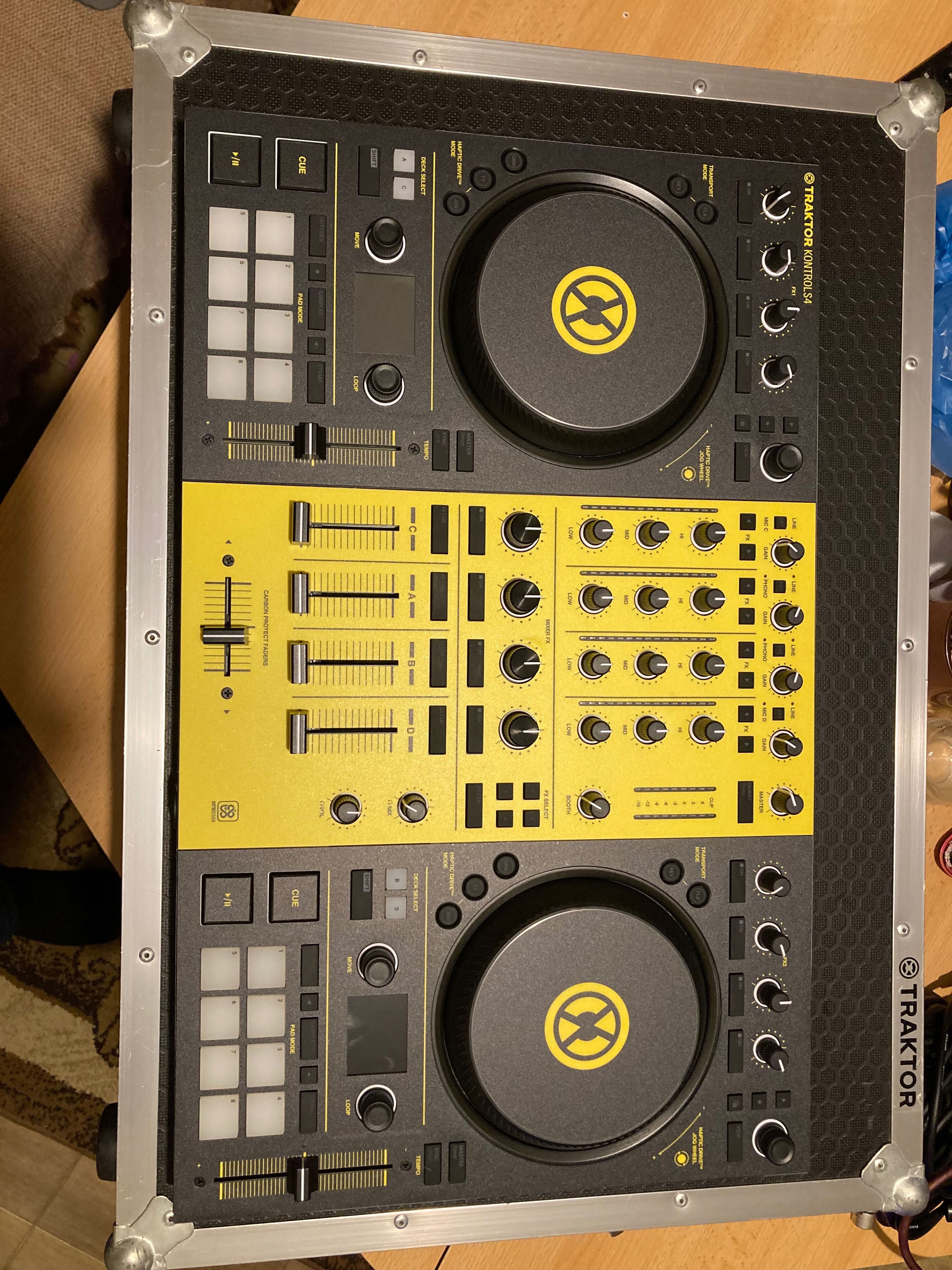 TRAKTOR S4 MK3 Native Instruments