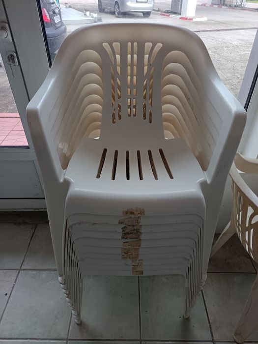 Пластмасови столове