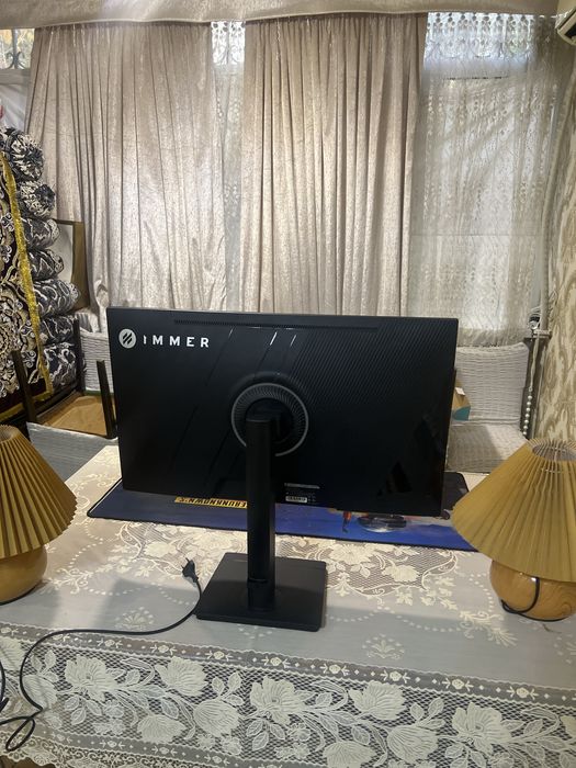 Монитор новый три месяца работа почти новый