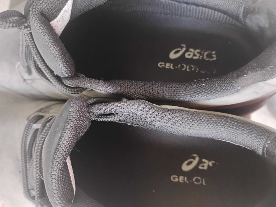 Маратонките са носени броени пъти от набук много са удобни и красиви