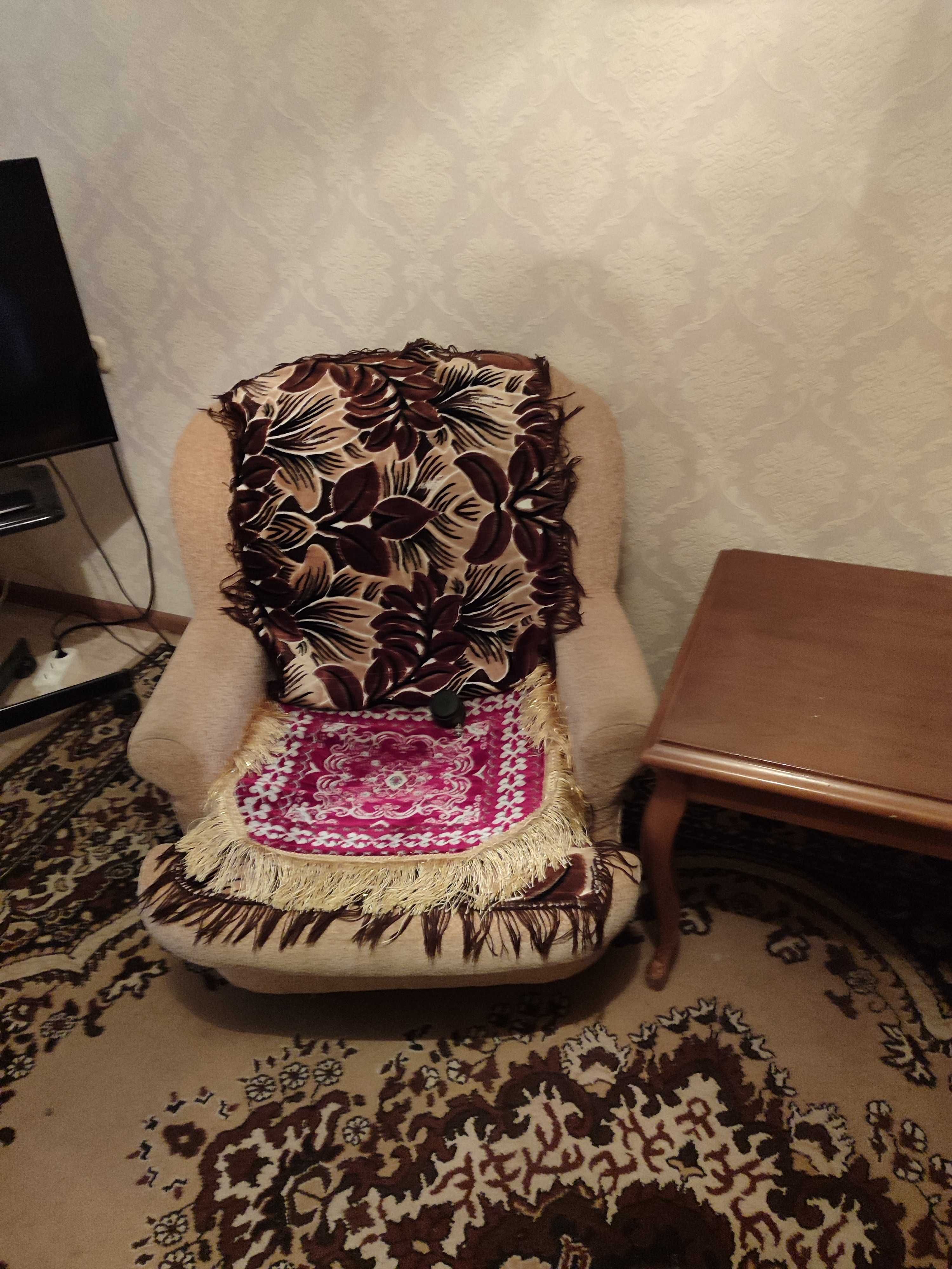 Уголок мягкий диван и два кресла