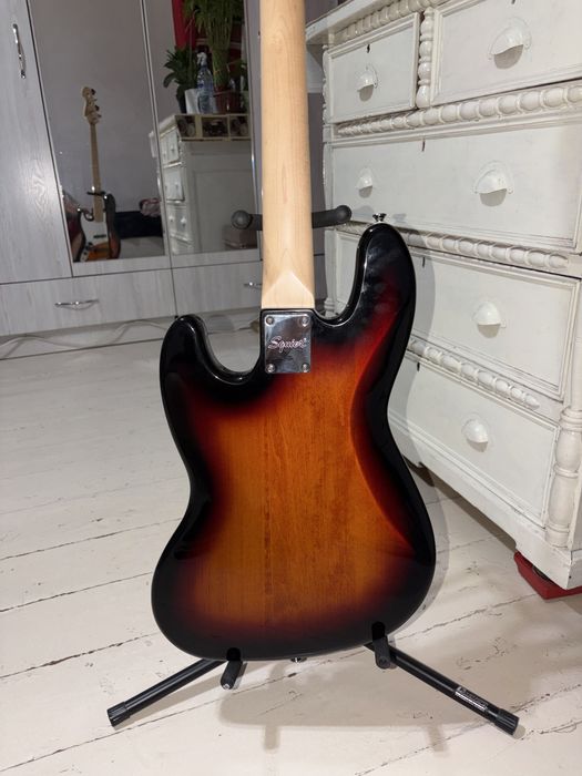 Продается Басс гитара fender squier affinity jazz bass sunburst