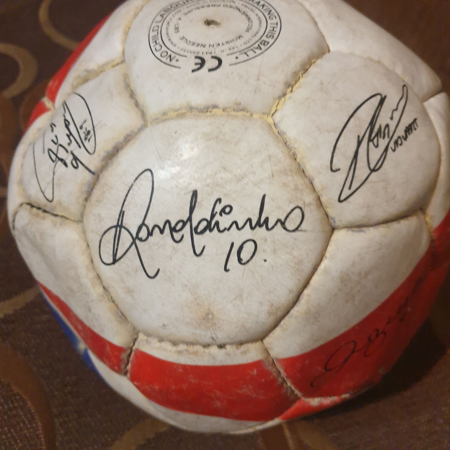 Minge oficiala pepsi nr06 cu autografe Ronaldinho  B